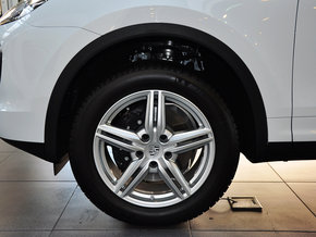 2015款保時捷卡宴 天津現(xiàn)車獨家熱惠底價沖鋒