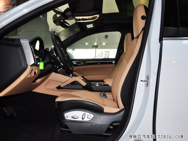 2015款保時捷卡宴 天津現(xiàn)車獨家熱惠底價沖鋒