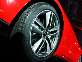 2015款福特野馬2.3T 天津港口展廳現(xiàn)車熱賣促銷