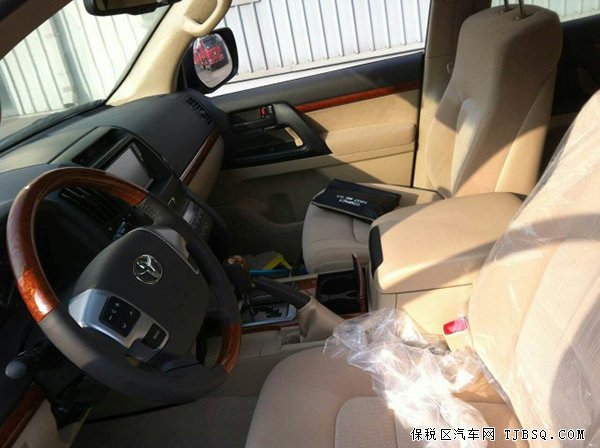 2015款豐田酷路澤4000中東版 丐版自貿(mào)區(qū)現(xiàn)車50.7萬