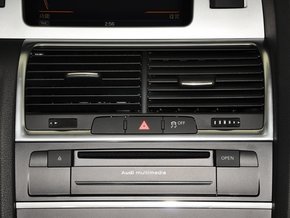 奧迪Q7裝配精良 進(jìn)口美規(guī)版Q7現(xiàn)車低價(jià)熱賣