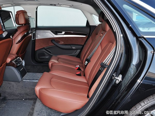 奧迪A8L現(xiàn)車低報價 輕靈車身暖春再降折上折