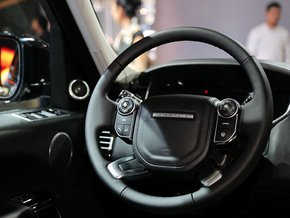 路虎攬勝3.0T加長版 天津現(xiàn)車批價(jià)橫掃港口