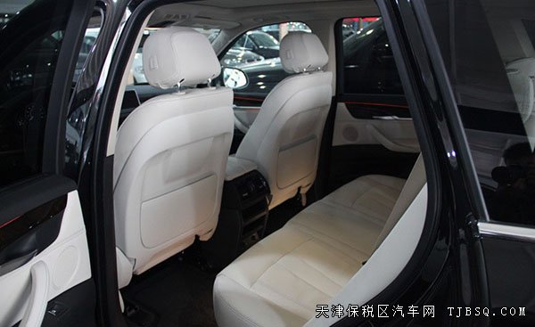 2015款美規(guī)版寶馬X5標配 天津港現(xiàn)車讓利呈現(xiàn)