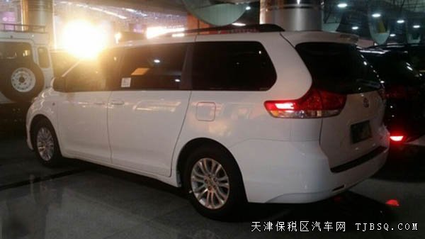 2015款豐田塞納商務(wù)車 天津港現(xiàn)車低價(jià)熱銷