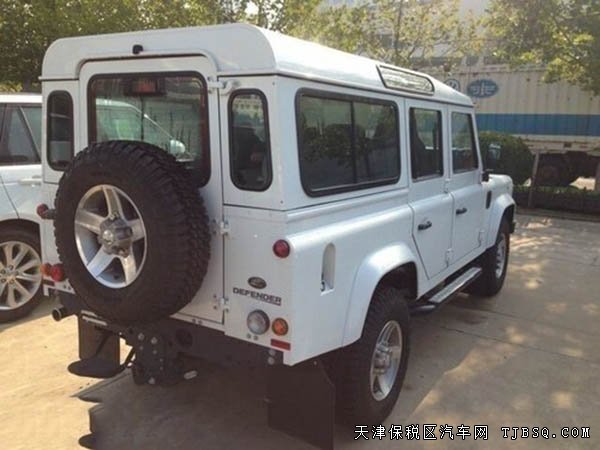 新款路虎衛(wèi)士2.2T柴油版 現(xiàn)車津門盛惠首發(fā)