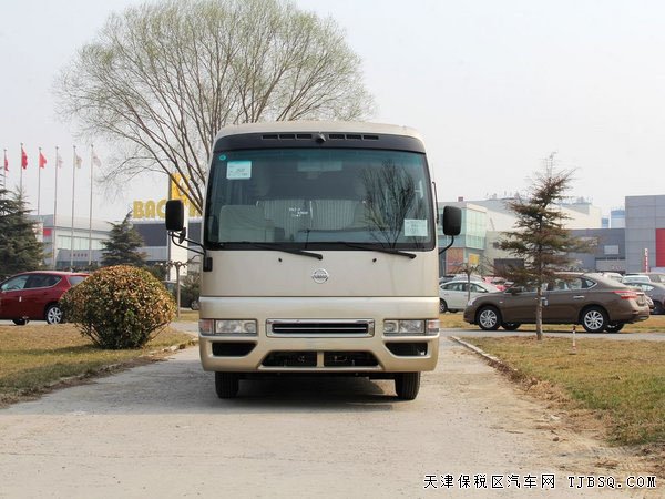 日產(chǎn)尼桑碧蓮12座客車 現(xiàn)車強悍豪惠駕臨港口