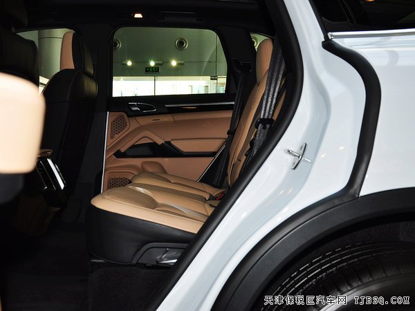 2015款保時(shí)捷卡宴 天津自貿(mào)區(qū)現(xiàn)車盡享低價(jià)