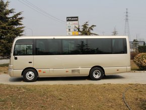 日產(chǎn)尼桑碧蓮12座客車 現(xiàn)車強悍豪惠駕臨港口