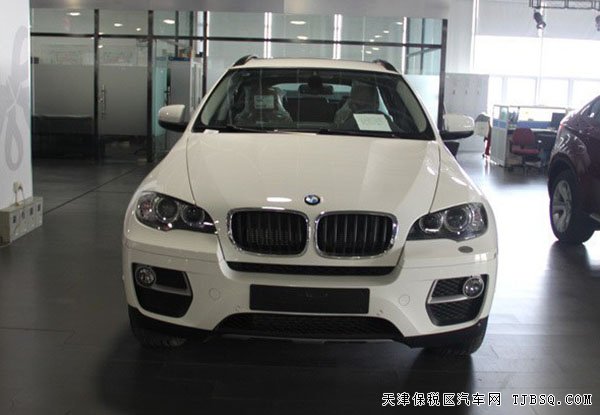 寶馬X6中東版轎跑 天津港現(xiàn)車五月特賣季