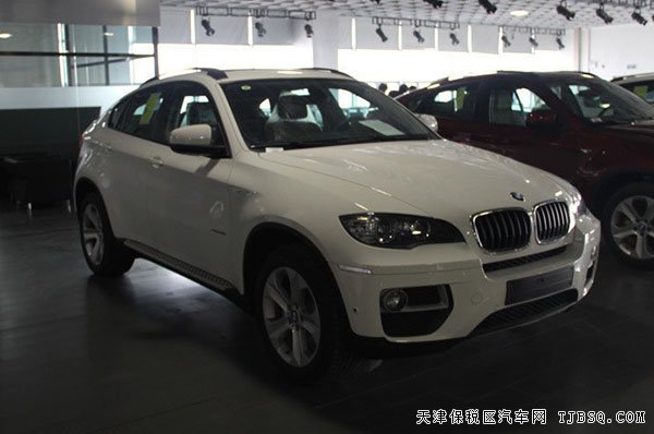 寶馬X6中東版轎跑 天津港現(xiàn)車五月特賣季