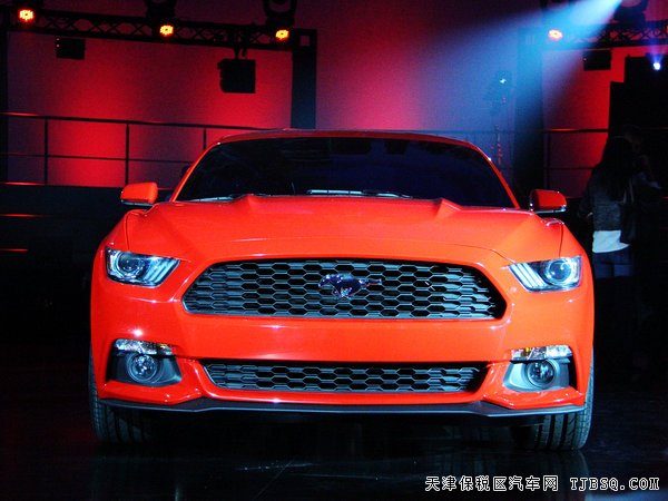 15款福特野馬2.3T美規(guī)版跑車 自貿區(qū)現(xiàn)車報價即刻擁有