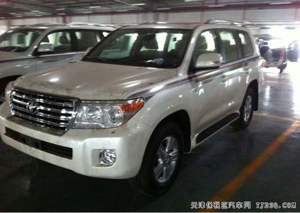 2015款豐田酷路澤4000中東版全系 自貿(mào)區(qū)現(xiàn)車51.5萬起