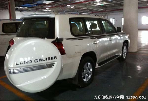2015款豐田酷路澤4000中東版全系 自貿(mào)區(qū)現(xiàn)車51.5萬起