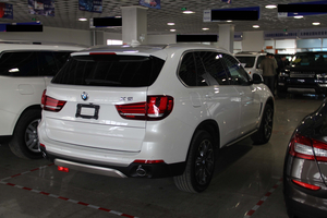 寶馬X5個(gè)性鮮明越野 現(xiàn)車激情港內(nèi)周四最低價(jià)