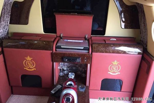 林肯領(lǐng)袖一號經(jīng)典房車廉價(jià)享 天津現(xiàn)車奢華內(nèi)飾
