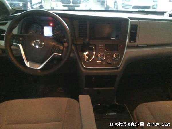 2015款豐田塞納3.5L兩驅(qū)運(yùn)動版 自貿(mào)區(qū)現(xiàn)車51萬特惠