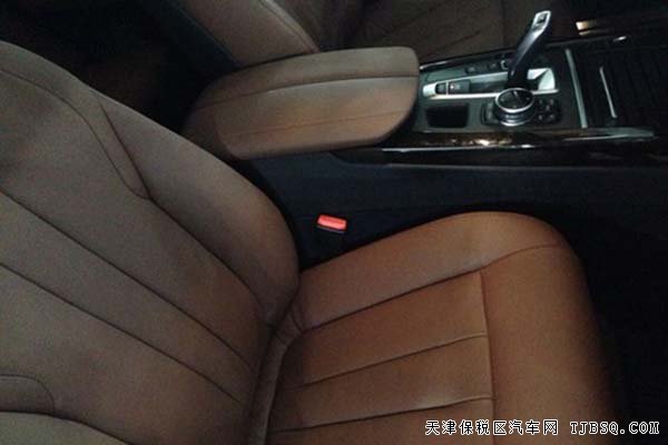 2015款美規(guī)版寶馬X5 平行進口車現(xiàn)車低價呈現(xiàn)