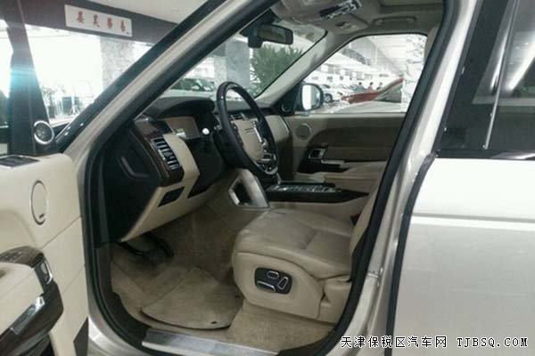 新款路虎攬勝3.0加長版報(bào)價(jià) 天津港口現(xiàn)車巨獻(xiàn)