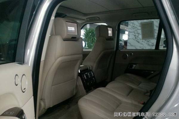 新款路虎攬勝3.0加長版報(bào)價(jià) 天津港口現(xiàn)車巨獻(xiàn)