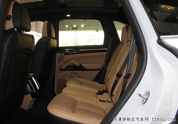 2015款保時(shí)捷卡宴美規(guī)版 運(yùn)動(dòng)越野現(xiàn)車優(yōu)惠呈現(xiàn)
