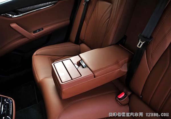 2015款瑪莎拉蒂總裁轎跑 現(xiàn)車驚艷總裁裸利鼎獻(xiàn)
