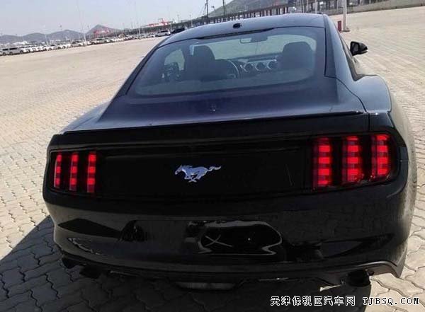 新款福特野馬2.3T跑車 15款美規(guī)版標(biāo)配現(xiàn)車33.5萬特惠