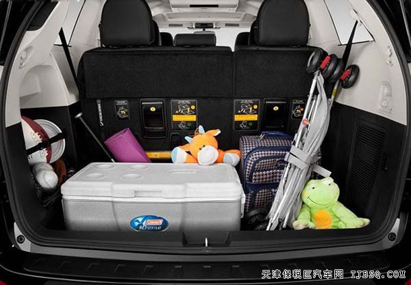 2015款豐田塞納3.5L全能商務(wù)車 天津港現(xiàn)車鼎獻(xiàn)