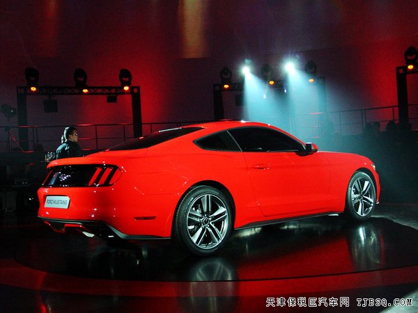 2015款福特野馬美式跑車 天津現(xiàn)車七月優(yōu)惠走俏