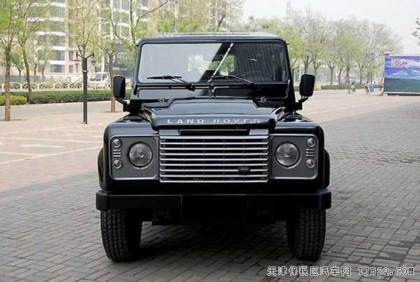 路虎衛(wèi)士110鉅惠酬賓 港口現(xiàn)車復(fù)古風(fēng)從容呈獻(xiàn)