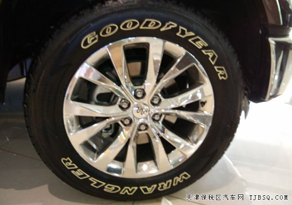 2015款福特F150 牧場(chǎng)版現(xiàn)車超值體驗(yàn)猛禽皮卡