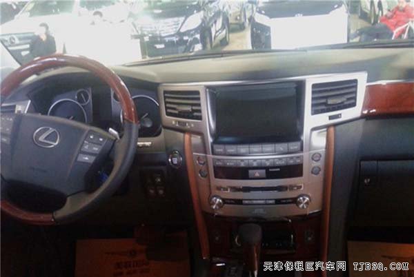 2015款雷克薩斯LX570中東版 港口現(xiàn)車(chē)低價(jià)來(lái)襲