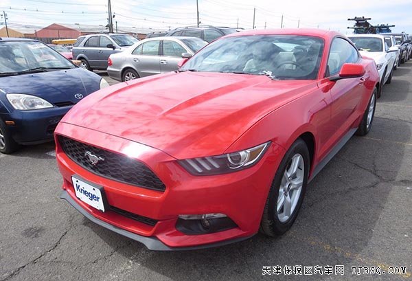 2015款福特野馬2.3T肌肉跑車(chē) 天津自貿(mào)區(qū)現(xiàn)車(chē)30.8萬(wàn)優(yōu)購(gòu)