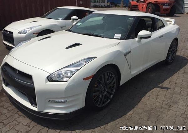 2016款日產(chǎn)尼桑GTR美規(guī)版超級(jí)跑車 現(xiàn)車148萬(wàn)優(yōu)惠巨獻(xiàn)