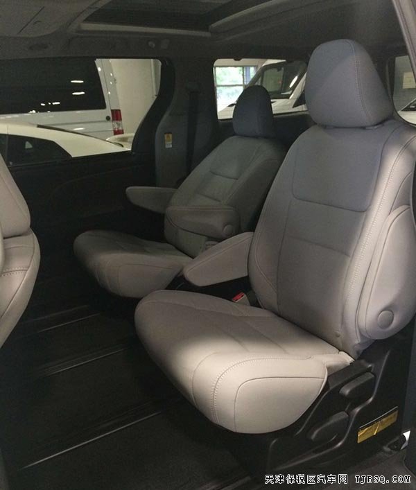 2015款豐田塞納3.5L商務MPV 平行進口現(xiàn)車樂享