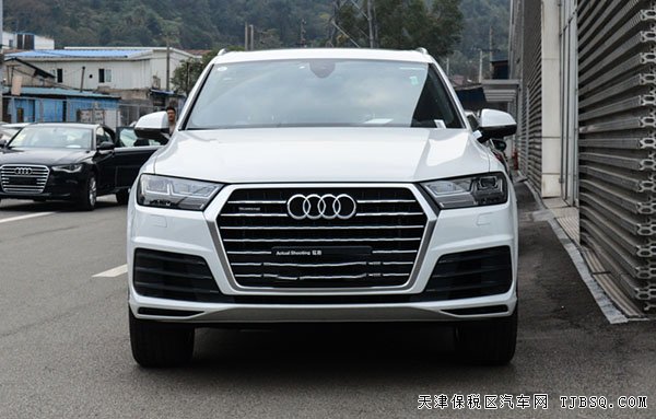 2016款?yuàn)W迪Q7全尺寸越野 3.0T港口現(xiàn)車讓利熱賣