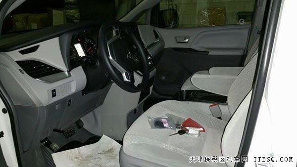 2016款豐田塞納3.5L四驅版MPV 電動門/18輪現(xiàn)車45萬起