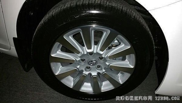 2016款豐田塞納3.5L四驅版MPV 電動門/18輪現(xiàn)車45萬起