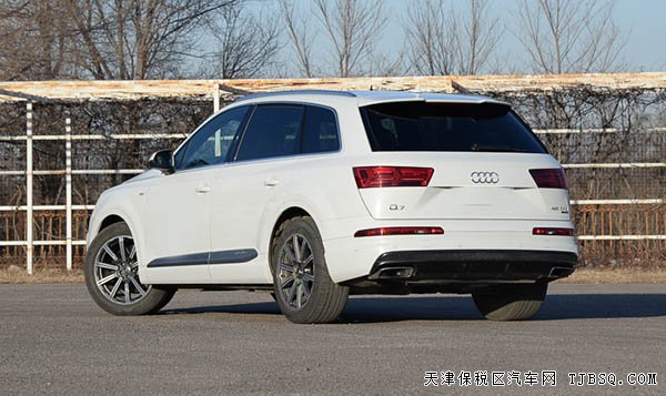 2016款?yuàn)W迪Q7歐規(guī)版3.0T 天津港口現(xiàn)車優(yōu)惠走俏