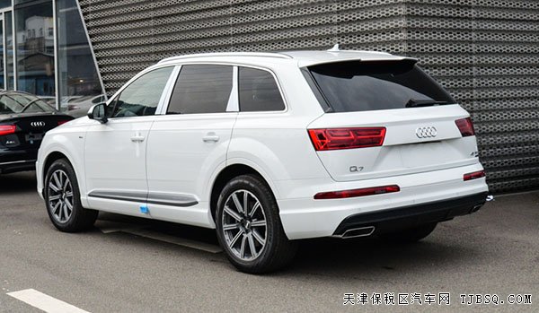 2016款?yuàn)W迪Q7全尺寸越野 天津港現(xiàn)車讓利酬賓