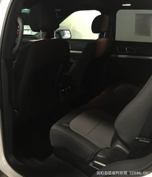 2016款福特探險(xiǎn)者2.3T七座SUV 美規(guī)版現(xiàn)車41.5萬享低價(jià)