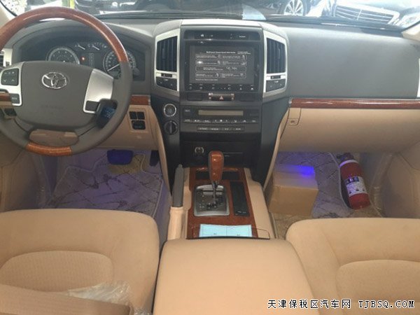 豐田蘭德酷路澤4600中東版 雙差/八座/18輪現(xiàn)車81萬(wàn)購(gòu)