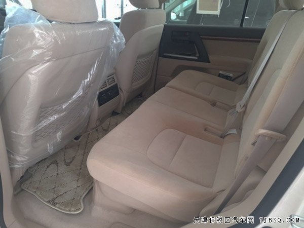 豐田蘭德酷路澤4600中東版 雙差/八座/18輪現(xiàn)車81萬(wàn)購(gòu)