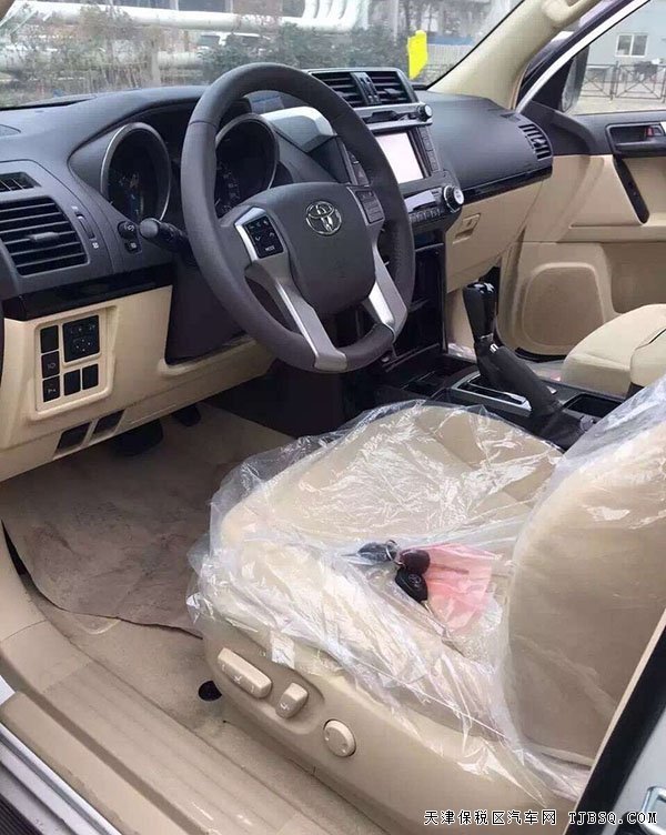 2016款進(jìn)口豐田霸道2700 六速SUV現(xiàn)車讓利呈現(xiàn)