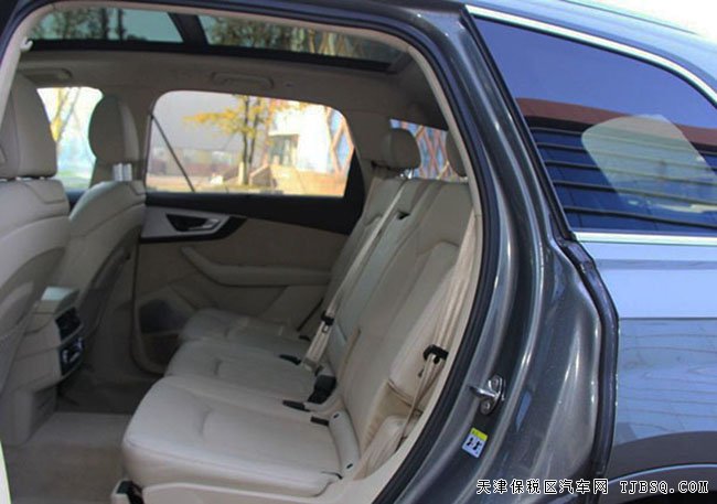 2016款奧迪Q7歐版3.0T 天津港現(xiàn)車熱賣惠盡享