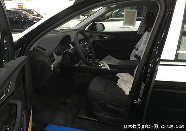 2017款奧迪Q7豪華越野 天津港現(xiàn)車熱賣優(yōu)惠走俏