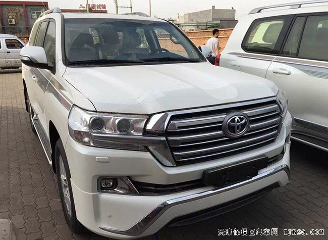 豐田蘭德酷路澤4600中東版 雙差速鎖/八座現(xiàn)車(chē)84.5萬(wàn)起