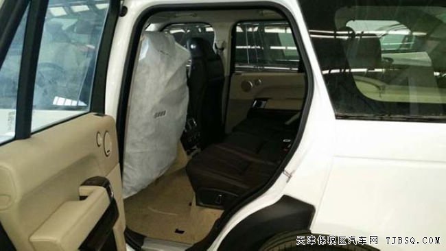 2016款路虎攬勝行政版3.0T 天津港現(xiàn)車盛惠來襲