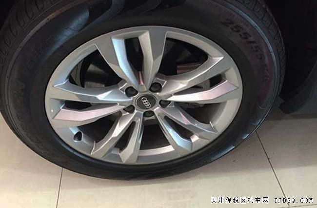 2017款加版奧迪Q7經(jīng)典越野 全尺寸現(xiàn)車惠報價