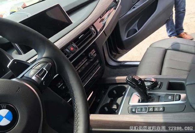 2016款寶馬X5M包加版3.0T 天津港現(xiàn)車盛惠來襲